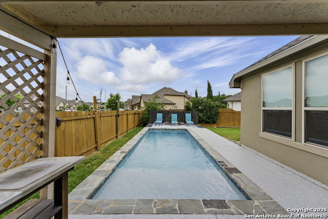 Listing photo id 44 for 907 Carriage Inn