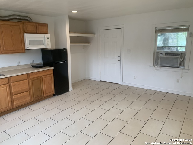 Image 4 of 12 For 2614 Monterey Street  5