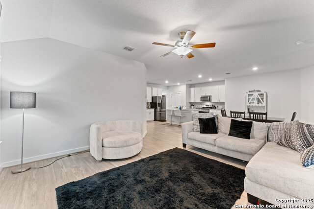 Image 8 of 27 For 8019 Chasemont Ct