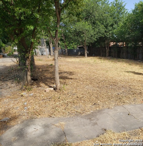 Image 3 of 4 For 401 Sabinas  