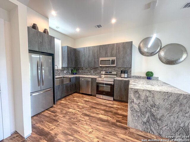 Image 10 of 22 For 902 Montana St #103