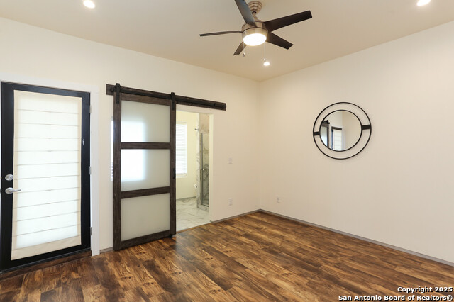 Image 16 of 22 For 902 Montana St #103