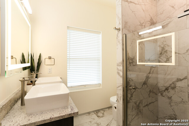 Image 18 of 22 For 902 Montana St #103