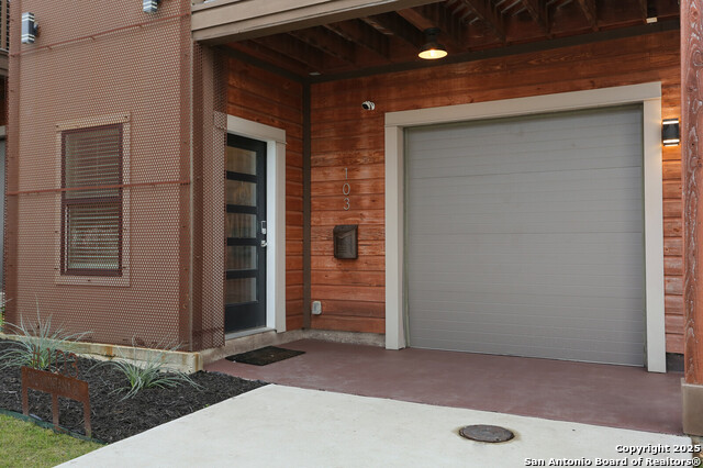 Image 2 of 22 For 902 Montana St #103