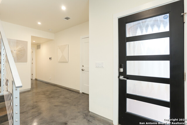 Image 3 of 22 For 902 Montana St #103