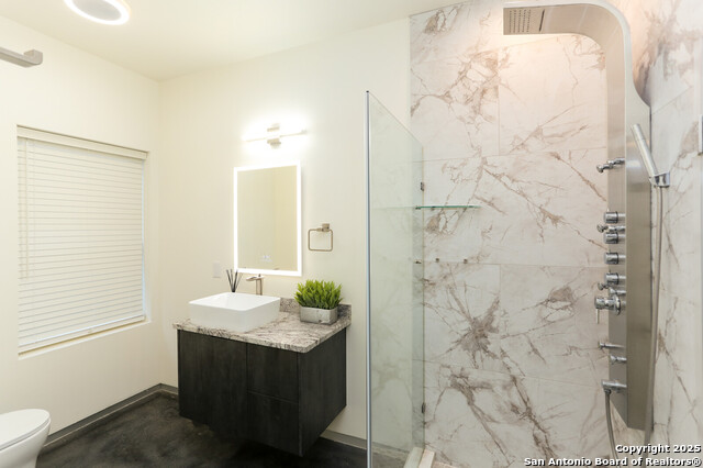 Image 6 of 22 For 902 Montana St #103