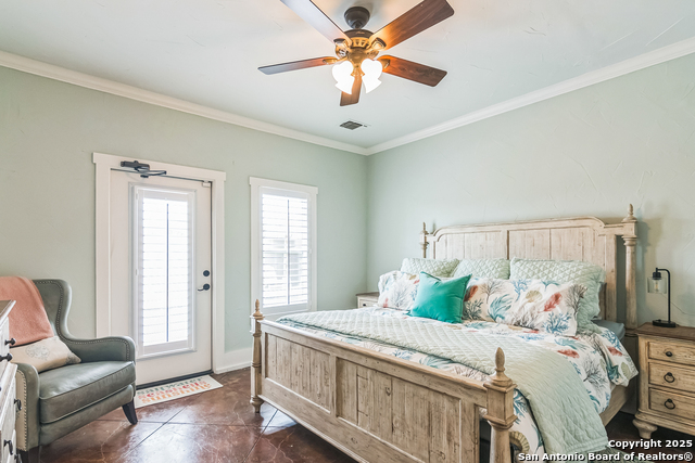 Listing photo id 10 for 15266 Main Royal