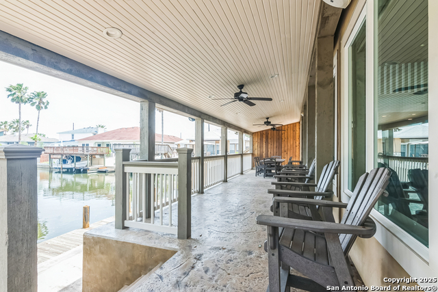 Listing photo id 11 for 15266 Main Royal