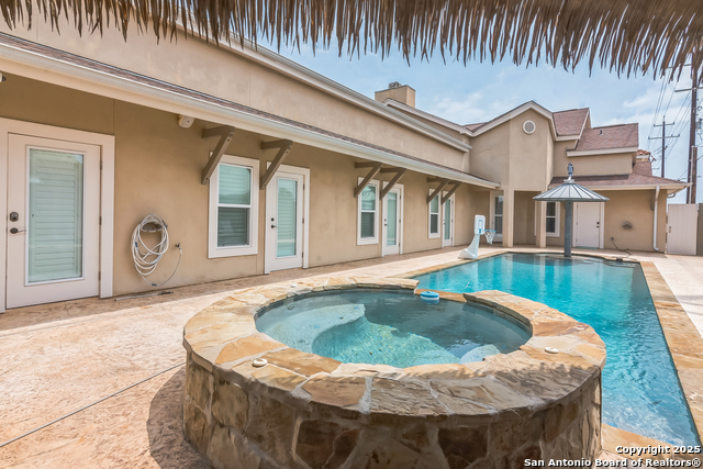 Listing photo id 17 for 15266 Main Royal