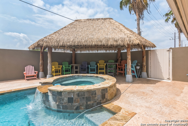 Listing photo id 0 for 15266 Main Royal