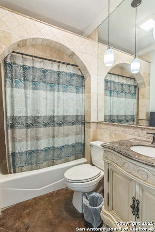Listing photo id 18 for 15266 Main Royal