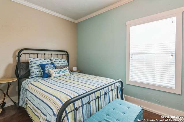 Listing photo id 21 for 15266 Main Royal