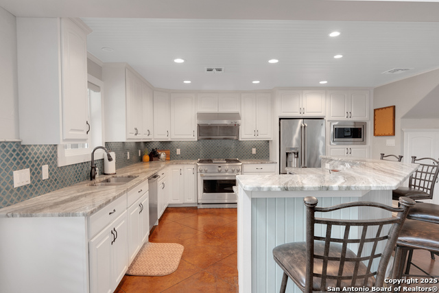 Listing photo id 24 for 15266 Main Royal