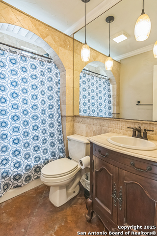 Listing photo id 25 for 15266 Main Royal