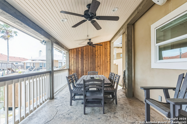 Listing photo id 28 for 15266 Main Royal