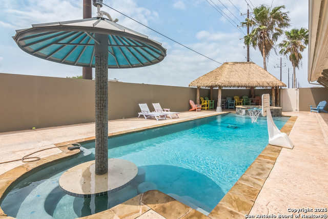 Listing photo id 29 for 15266 Main Royal