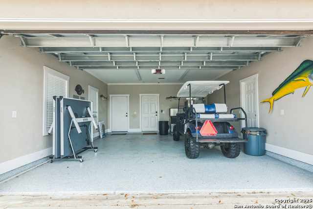 Listing photo id 34 for 15266 Main Royal