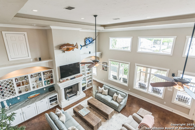 Listing photo id 3 for 15266 Main Royal