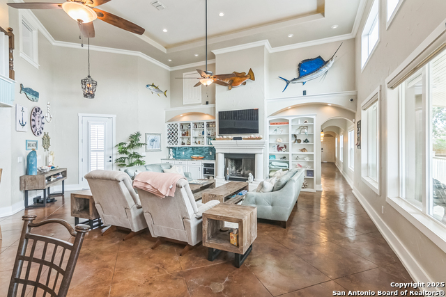 Listing photo id 5 for 15266 Main Royal