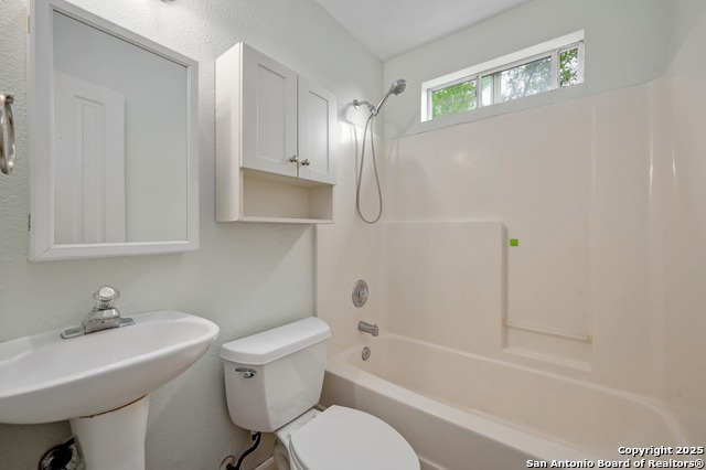 Image 15 of 23 For 1115 Oakridge Dr