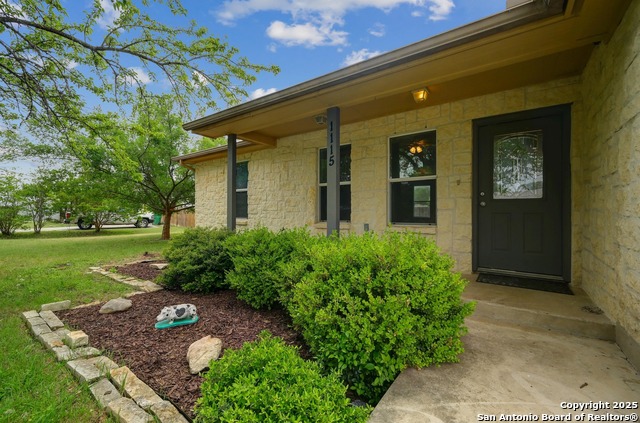 Image 2 of 23 For 1115 Oakridge Dr