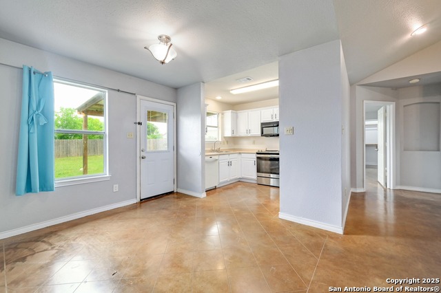 Image 6 of 23 For 1115 Oakridge Dr