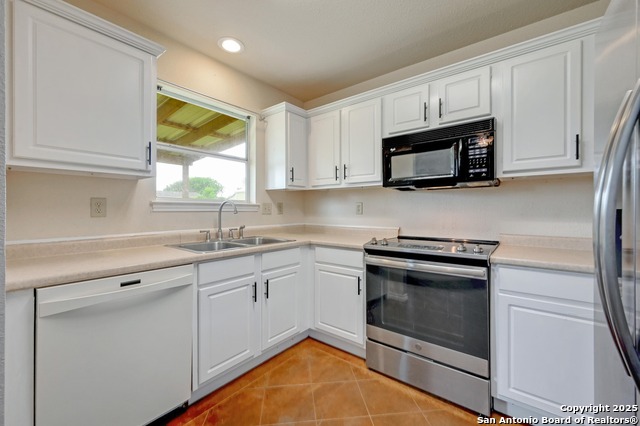 Image 8 of 23 For 1115 Oakridge Dr