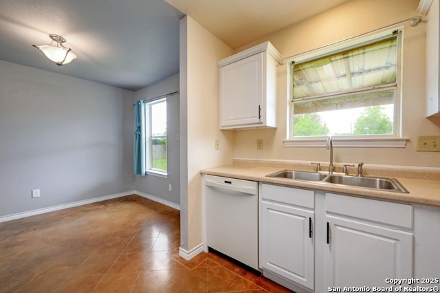 Image 9 of 23 For 1115 Oakridge Dr