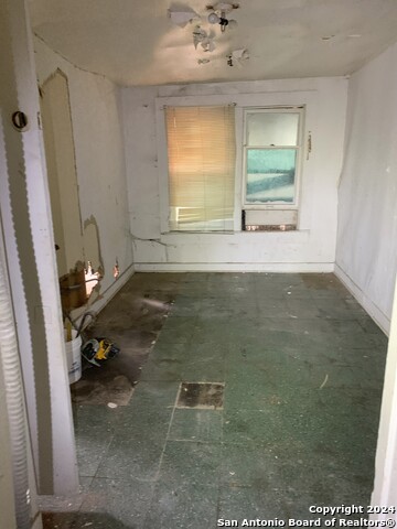 Image 36 of 51 For 300 Pyron Ave W