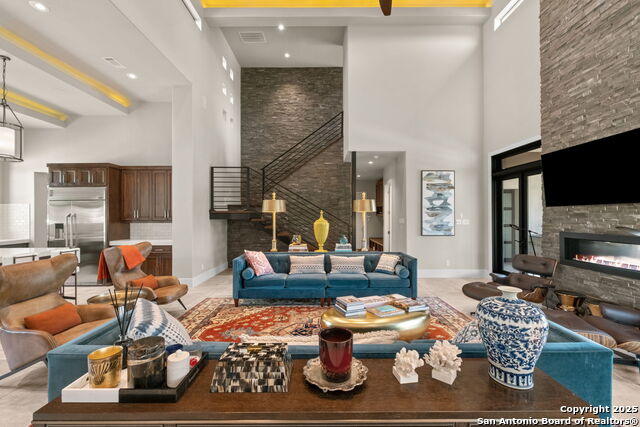 Image 4 of 32 For 25610 Creekside