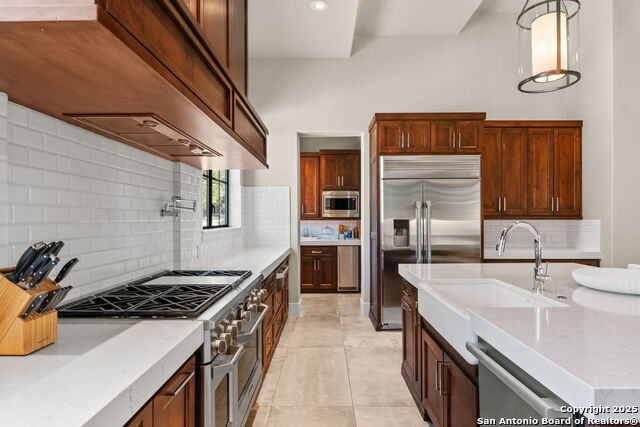 Image 9 of 32 For 25610 Creekside