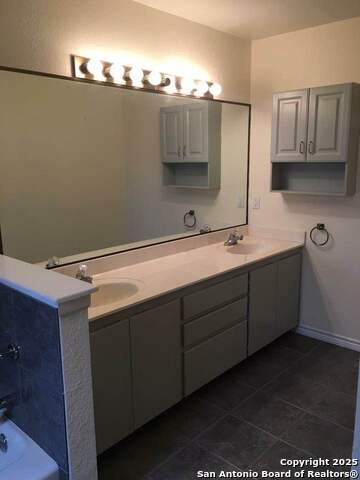 Image 4 of 20 For 2113 Hackberry