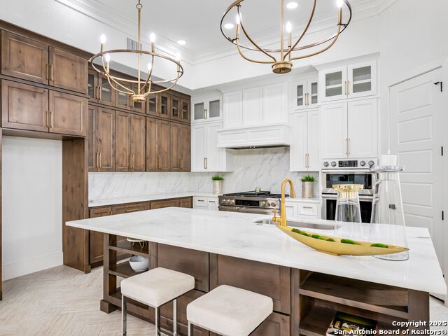 Listing photo id 15 for 846 Maximino Ridge