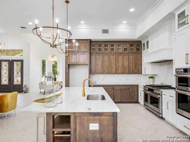 Listing photo id 16 for 846 Maximino Ridge