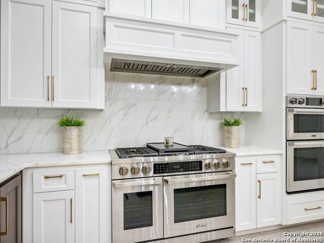 Listing photo id 17 for 846 Maximino Ridge