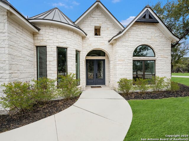 Listing photo id 0 for 846 Maximino Ridge