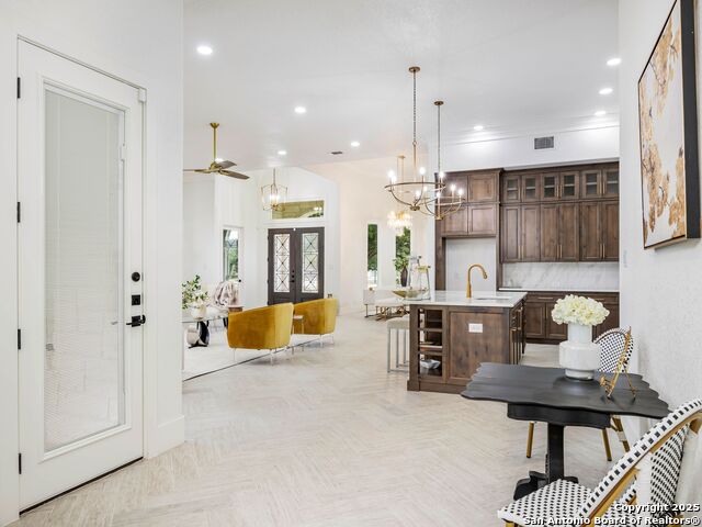 Listing photo id 18 for 846 Maximino Ridge