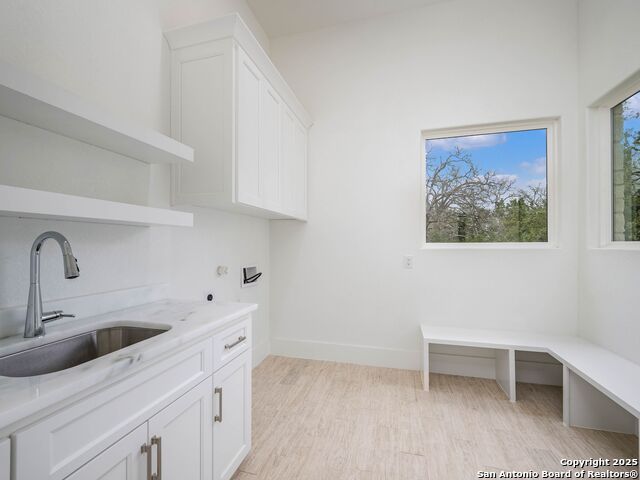 Listing photo id 20 for 846 Maximino Ridge