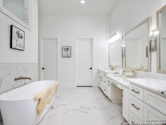 Listing photo id 24 for 846 Maximino Ridge