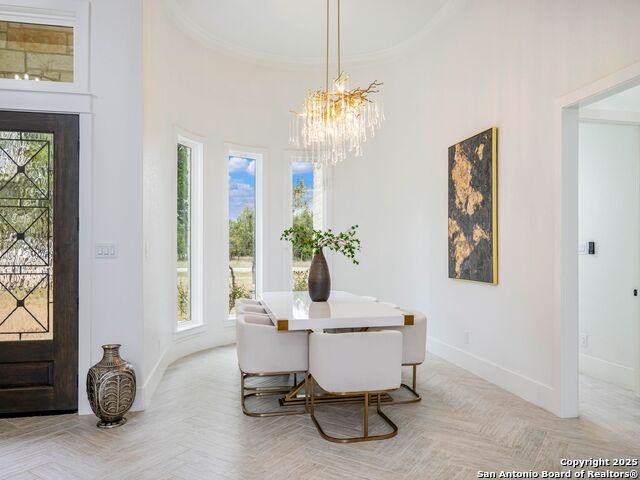 Listing photo id 4 for 846 Maximino Ridge