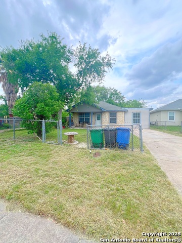 Image 3 of 15 For 2415 Wescott Ave