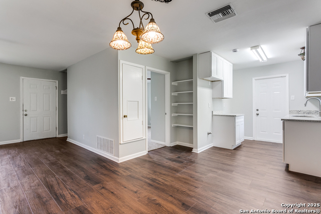 Image 13 of 25 For 209 Ivy Ln  