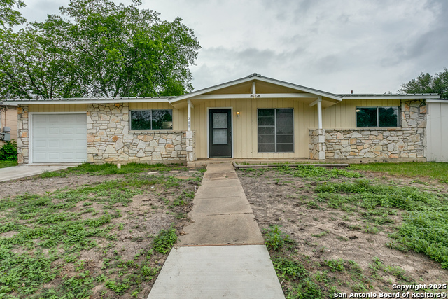 Image 2 of 25 For 209 Ivy Ln  