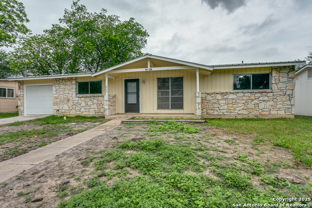 Image 3 of 25 For 209 Ivy Ln  
