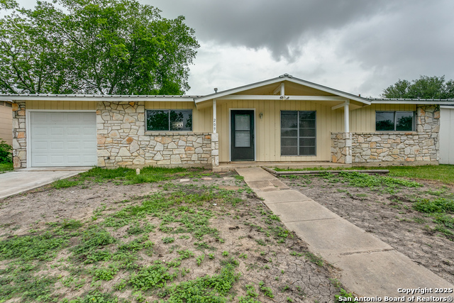 Image 4 of 25 For 209 Ivy Ln  