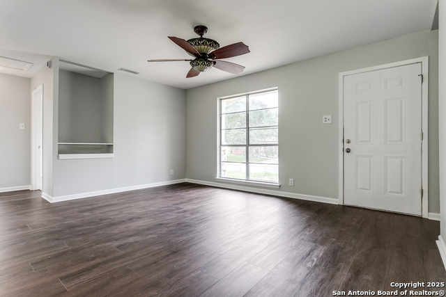 Image 5 of 25 For 209 Ivy Ln  