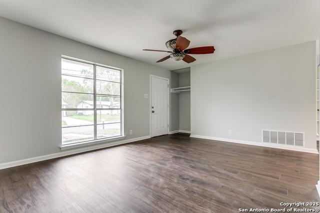 Image 6 of 25 For 209 Ivy Ln  