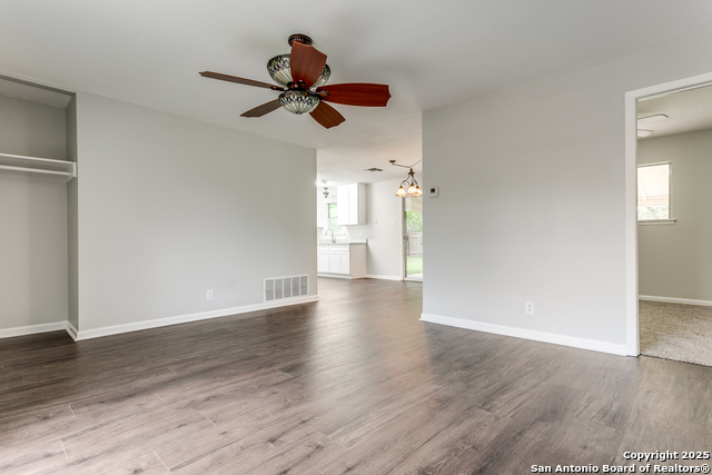 Image 7 of 25 For 209 Ivy Ln  