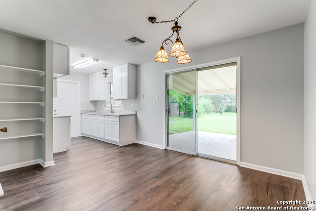 Image 8 of 25 For 209 Ivy Ln  