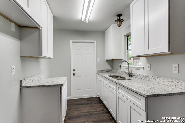 Image 9 of 25 For 209 Ivy Ln  